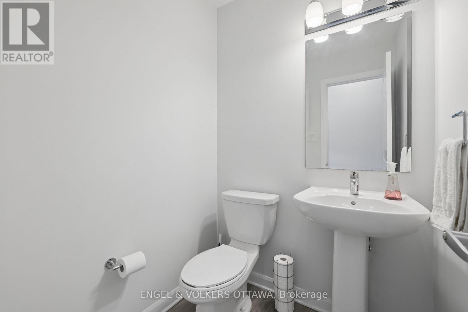 185 Chakra Street Property Photo 4