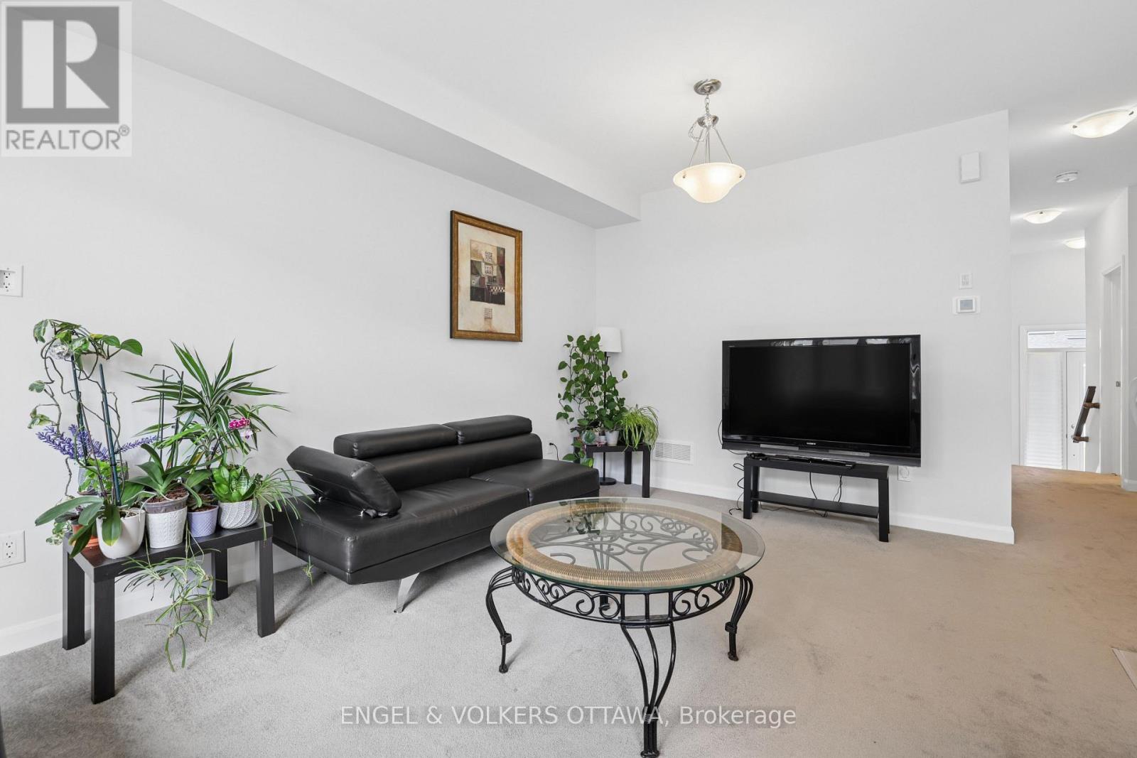 185 Chakra Street Property Photo 8