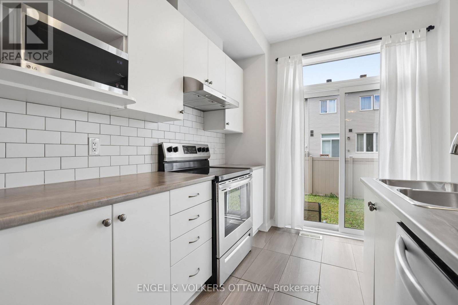 185 Chakra Street Property Photo 11