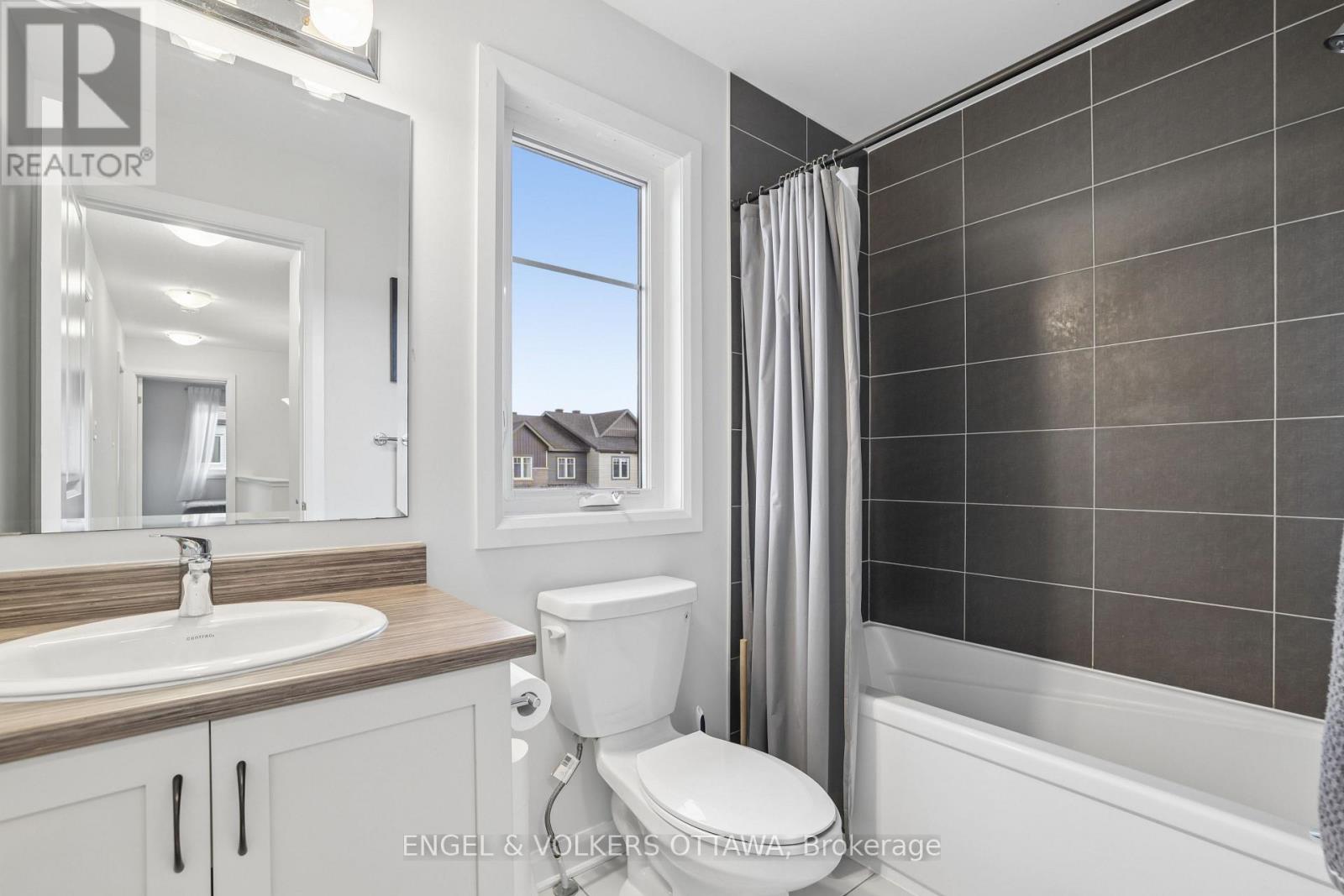 185 Chakra Street Property Photo 17