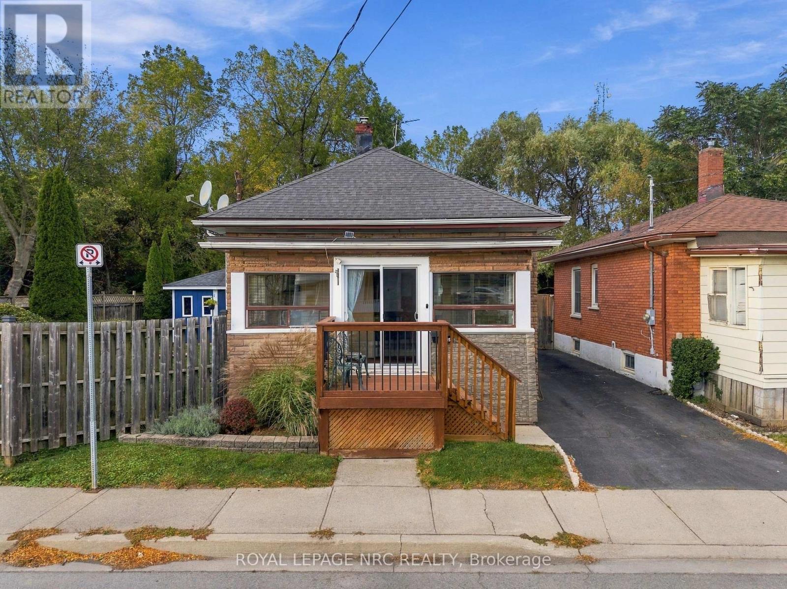 4455 Park Street E Property Photo 2