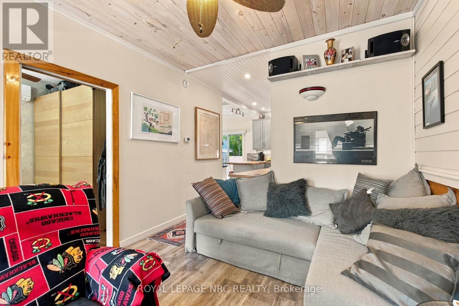 4455 Park Street E Property Photo 7
