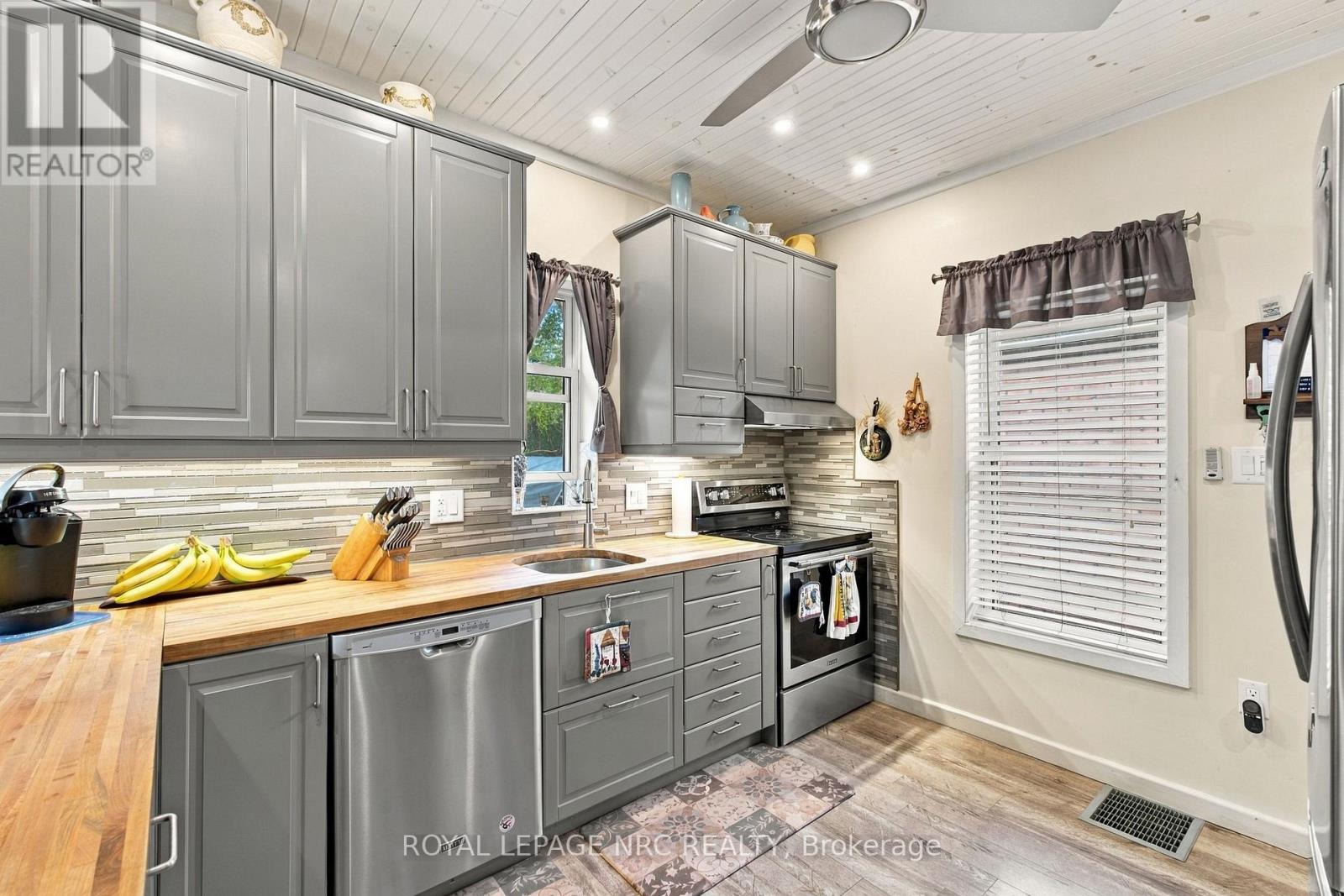 4455 Park Street E Property Photo 10