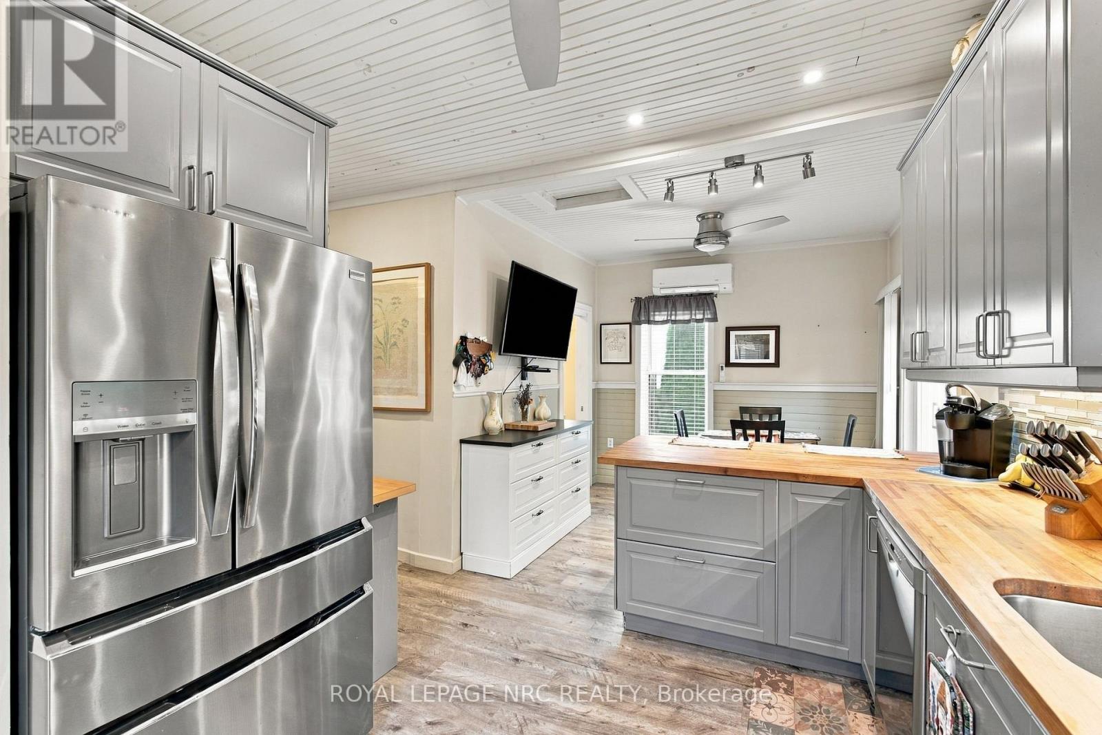 4455 Park Street E Property Photo 11
