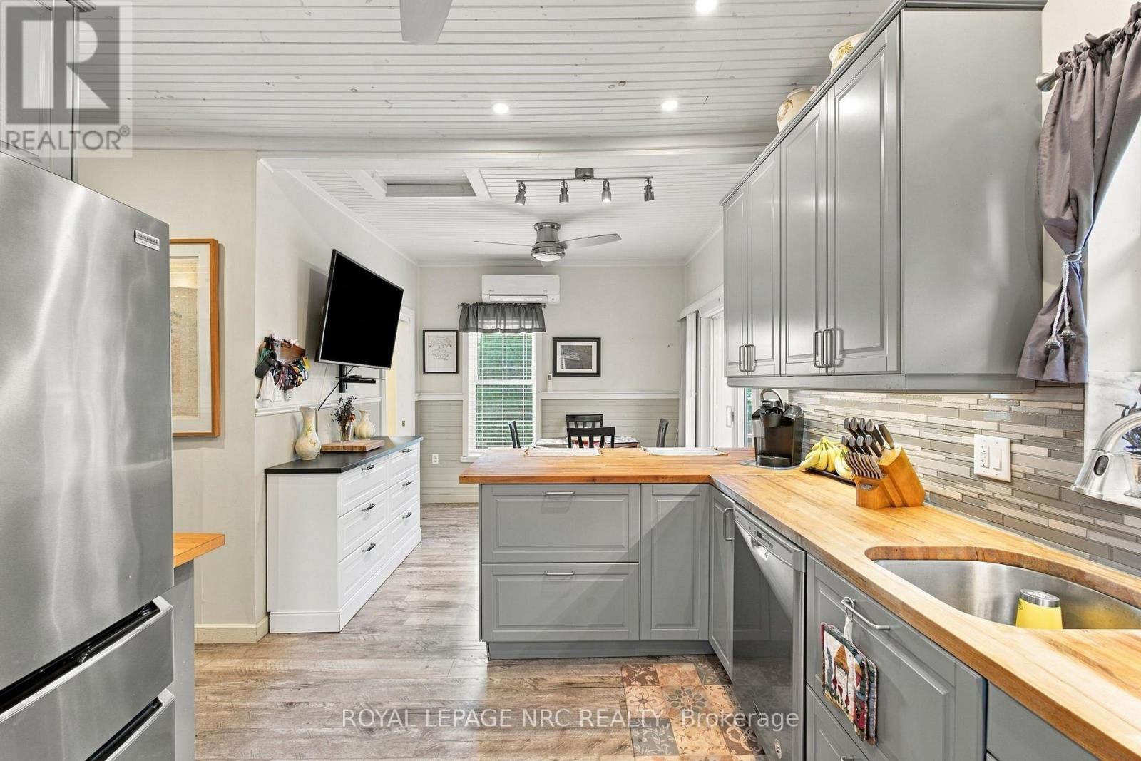 4455 Park Street E Property Photo 12