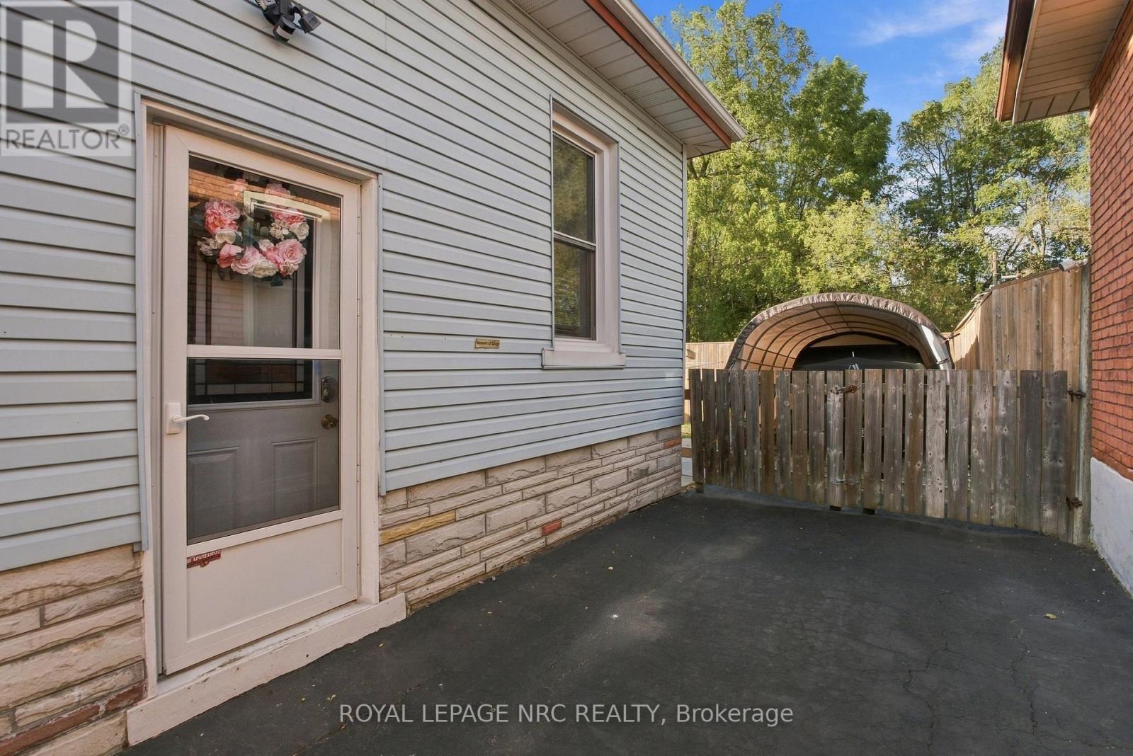 4455 Park Street E Property Photo 19