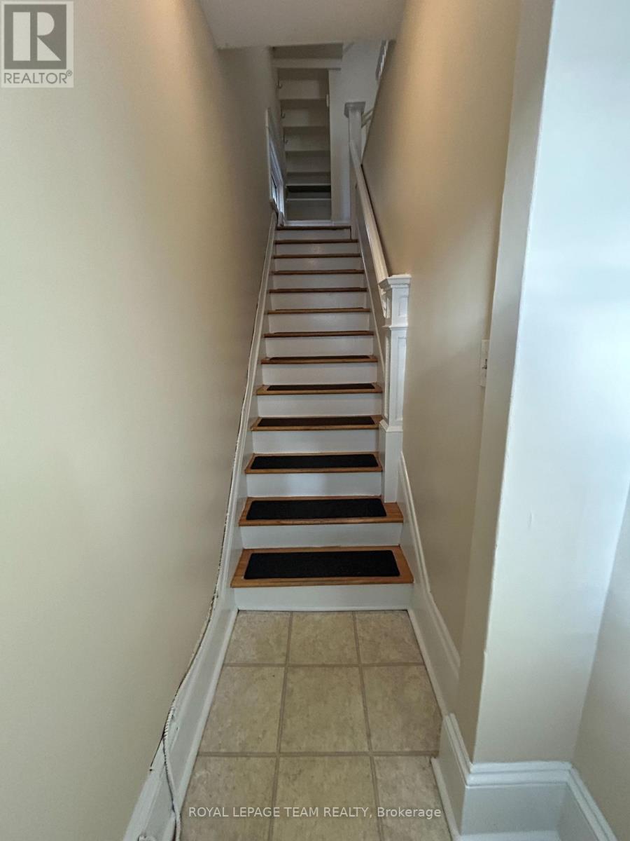 B - 427 Sunnyside Avenue Property Photo 3