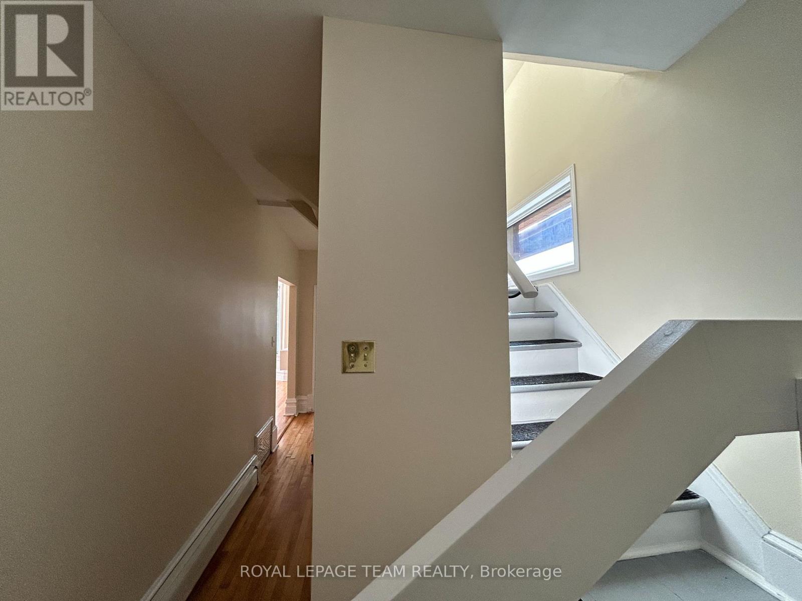 B - 427 Sunnyside Avenue Property Photo 12