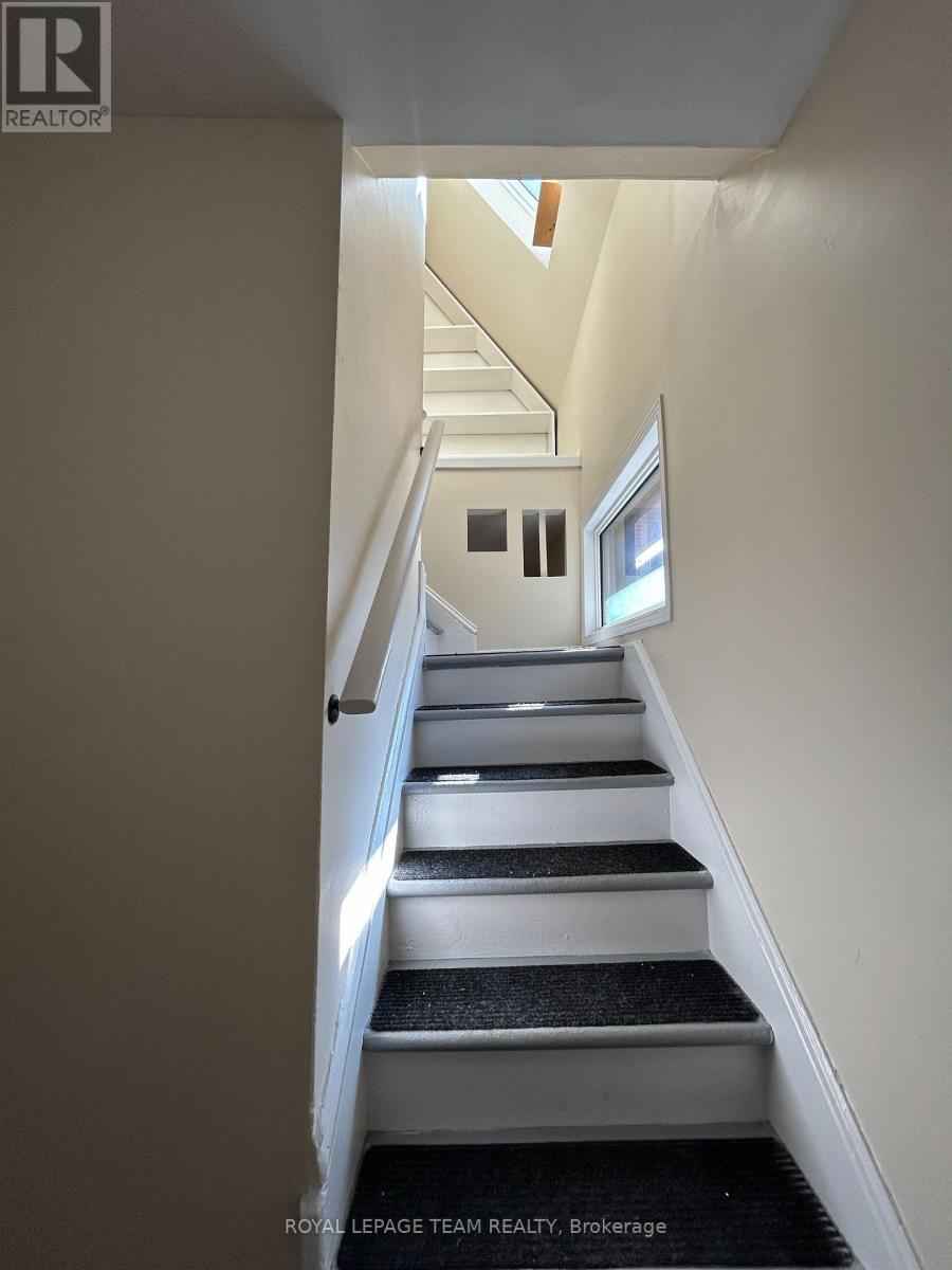 B - 427 Sunnyside Avenue Property Photo 13