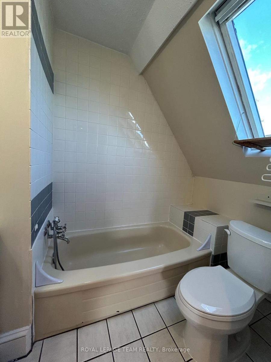 B - 427 Sunnyside Avenue Property Photo 23
