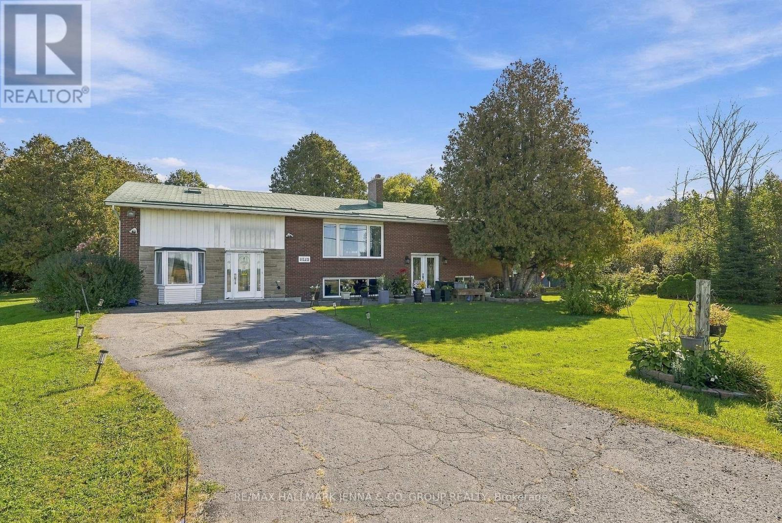 2313 8th Line Road Property Photo 1