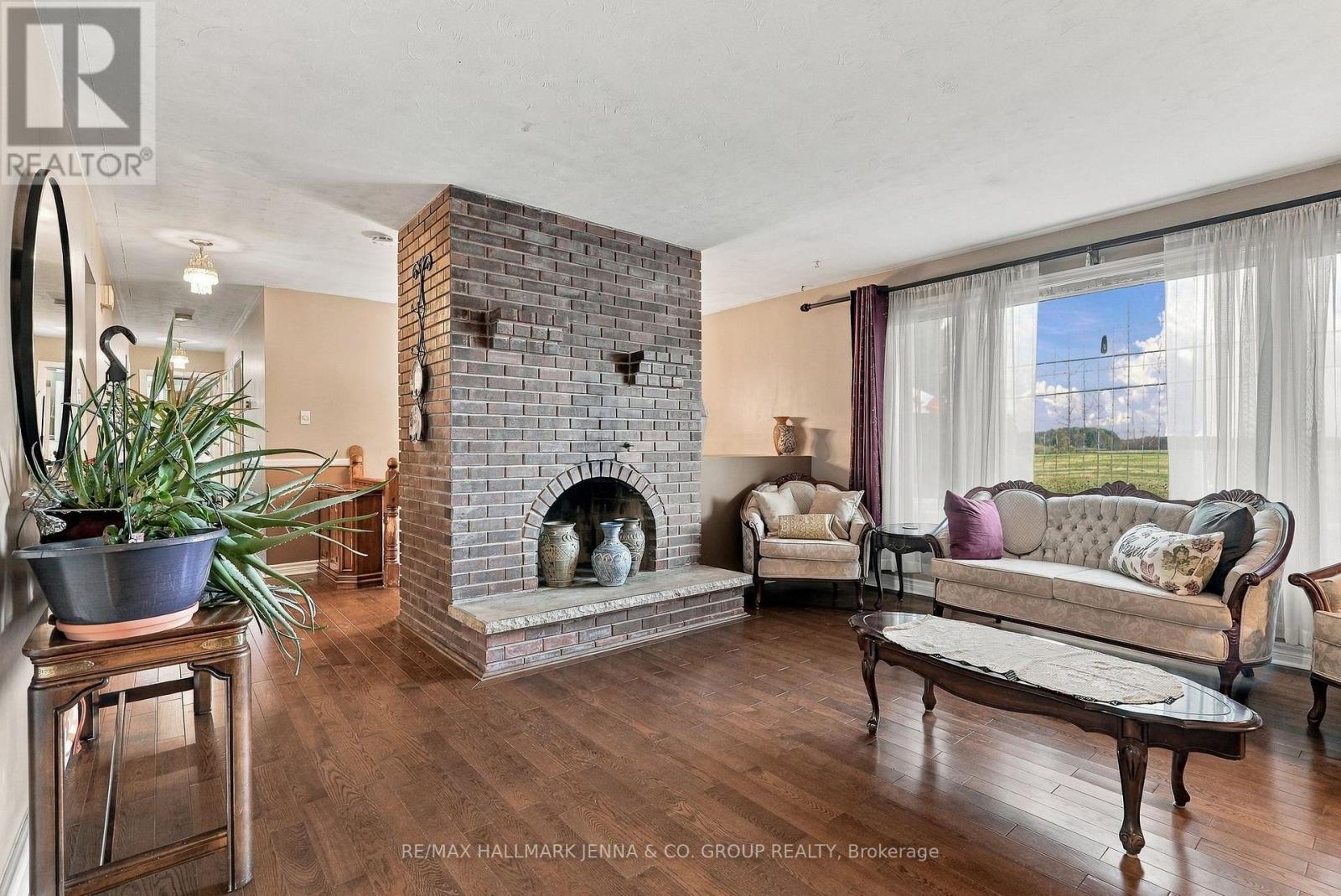 2313 8th Line Road Property Photo 8
