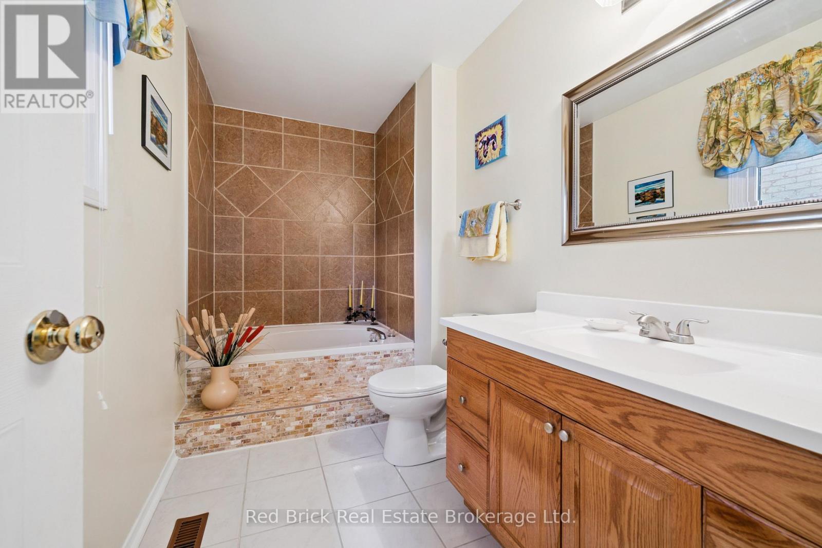 744 Woodhill Drive Property Photo 28