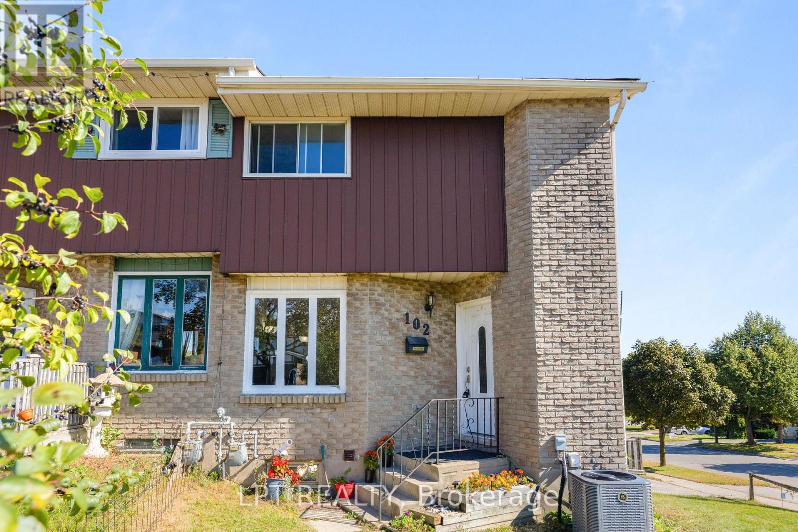 102 The Country Way Property Photo 4
