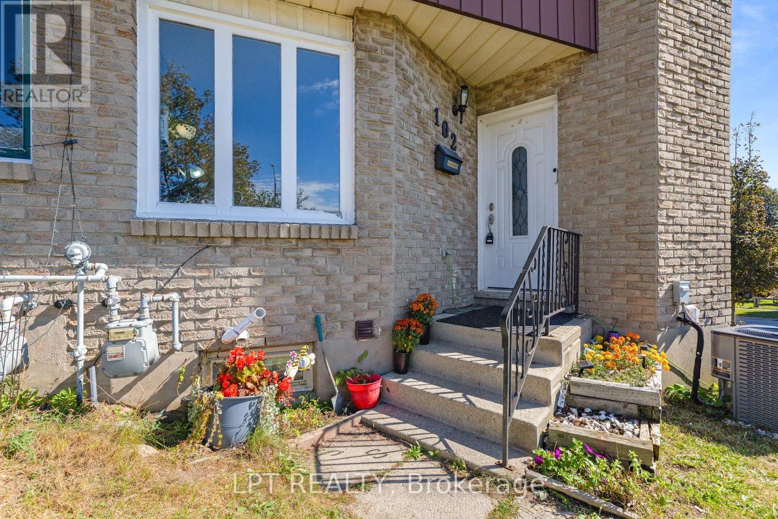 102 The Country Way Property Photo 5