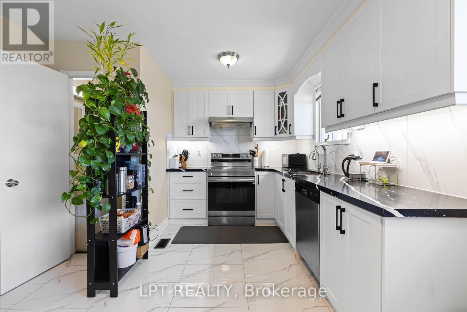 102 The Country Way Property Photo 10