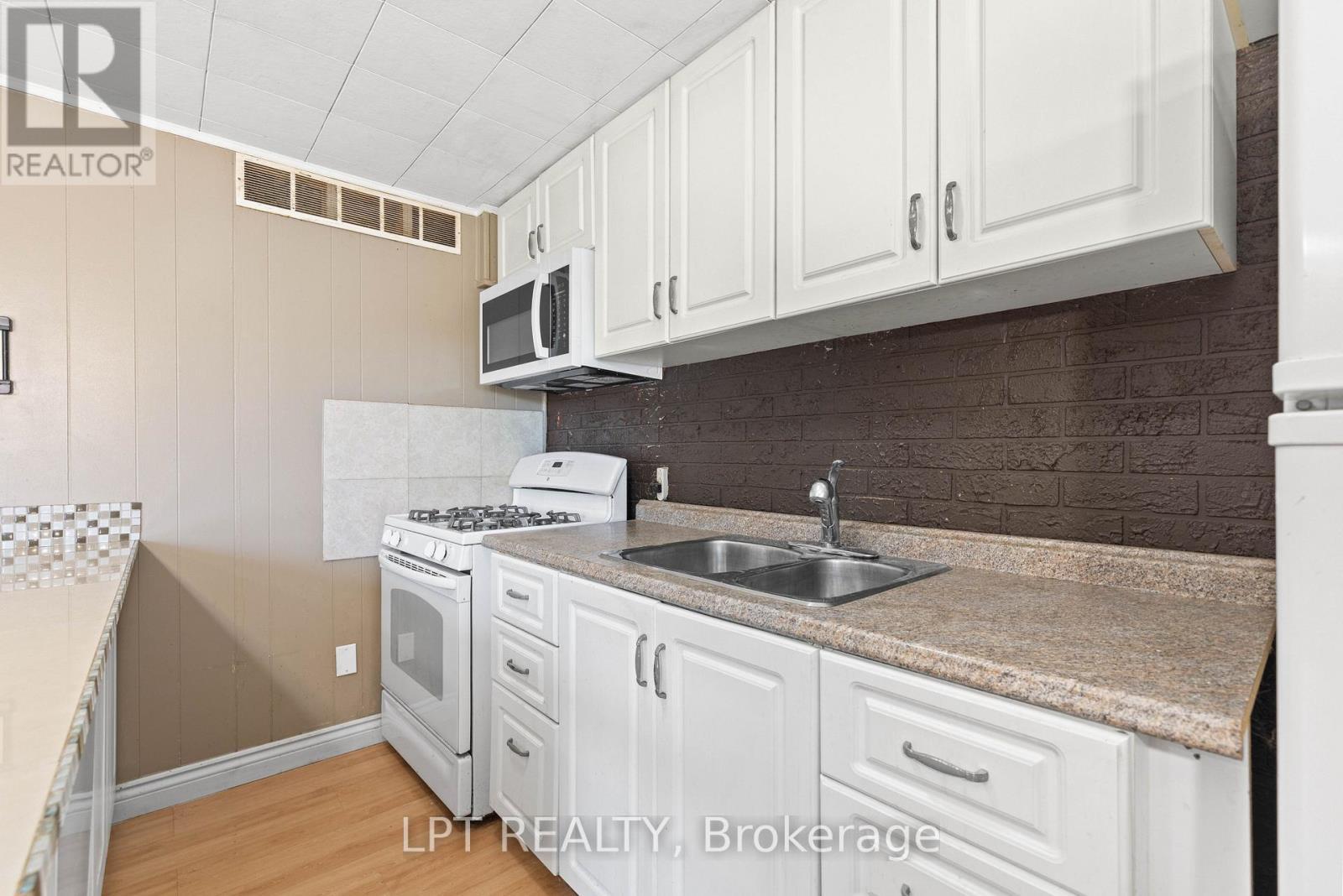 102 The Country Way Property Photo 23