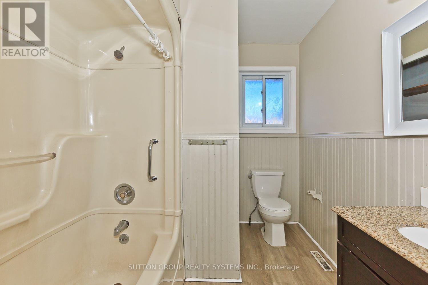 40 Jacobson Avenue Property Photo 12