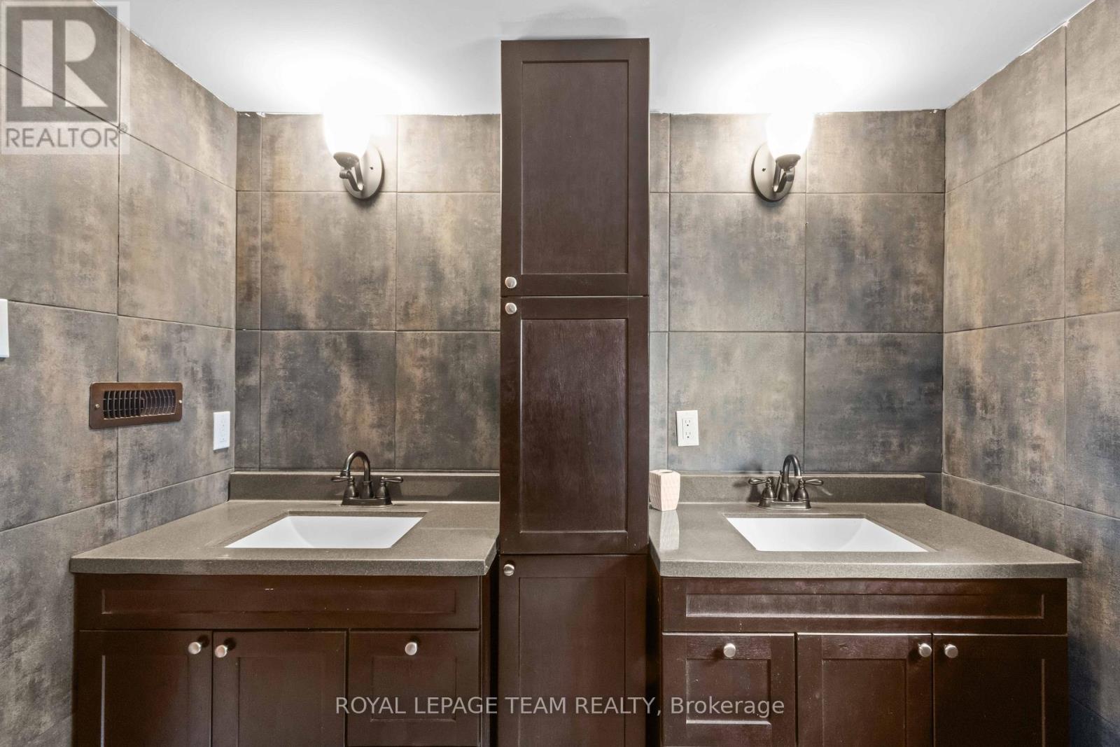 682 Long Lake Road Property Photo 32