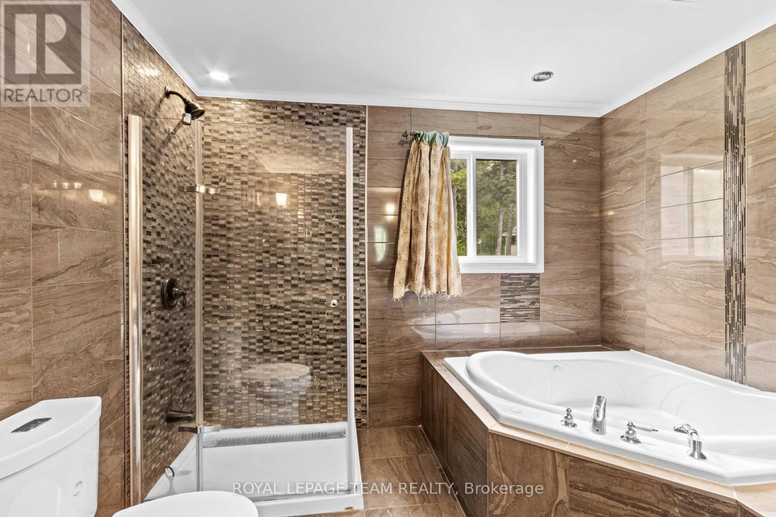682 Long Lake Road Property Photo 35