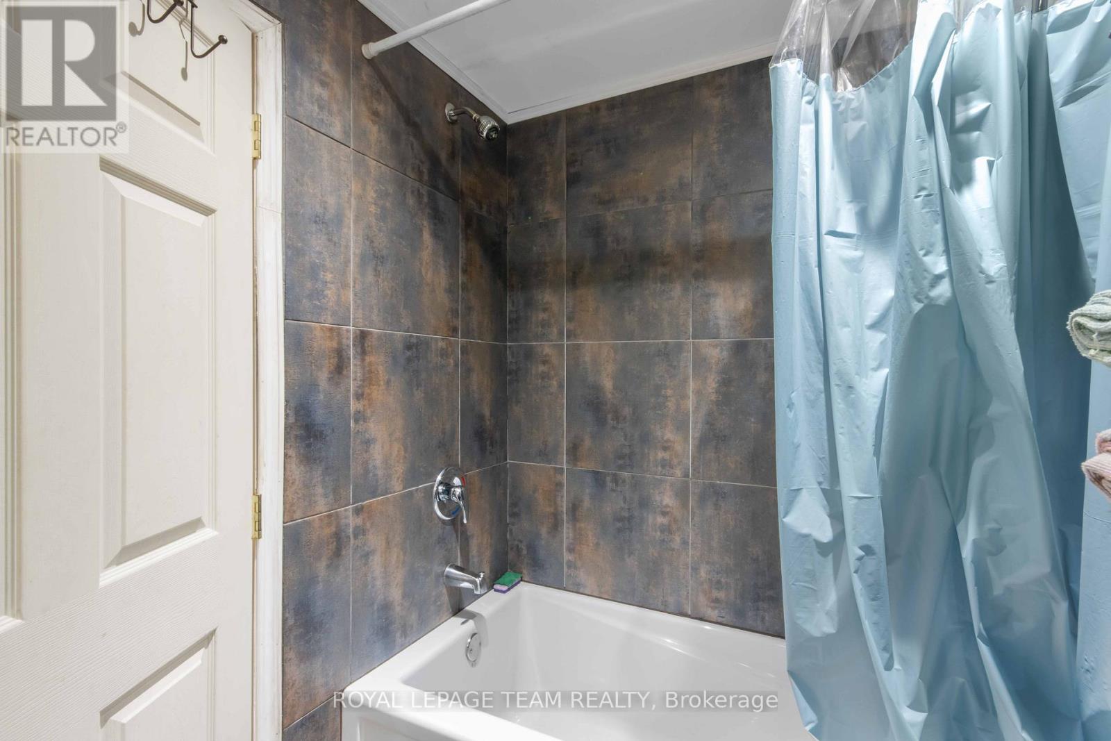 682 Long Lake Road Property Photo 40