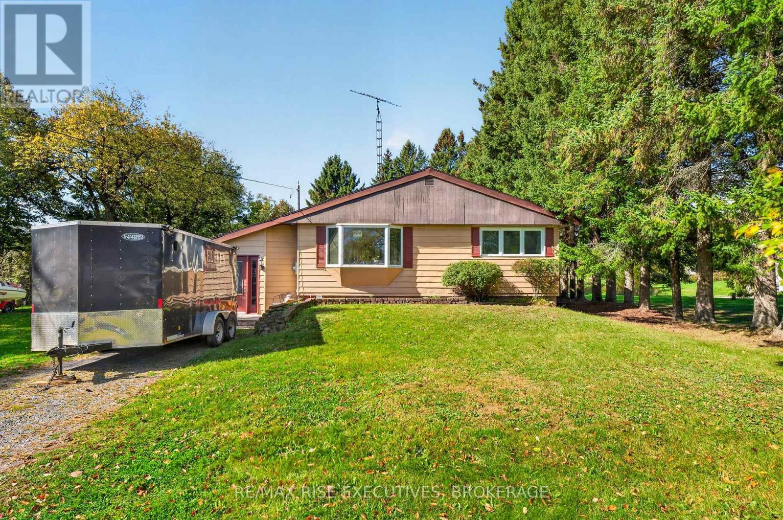 4259 Sydenham Road Property Photo 1