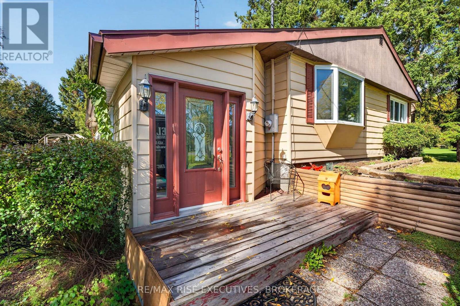 4259 Sydenham Road Property Photo 3
