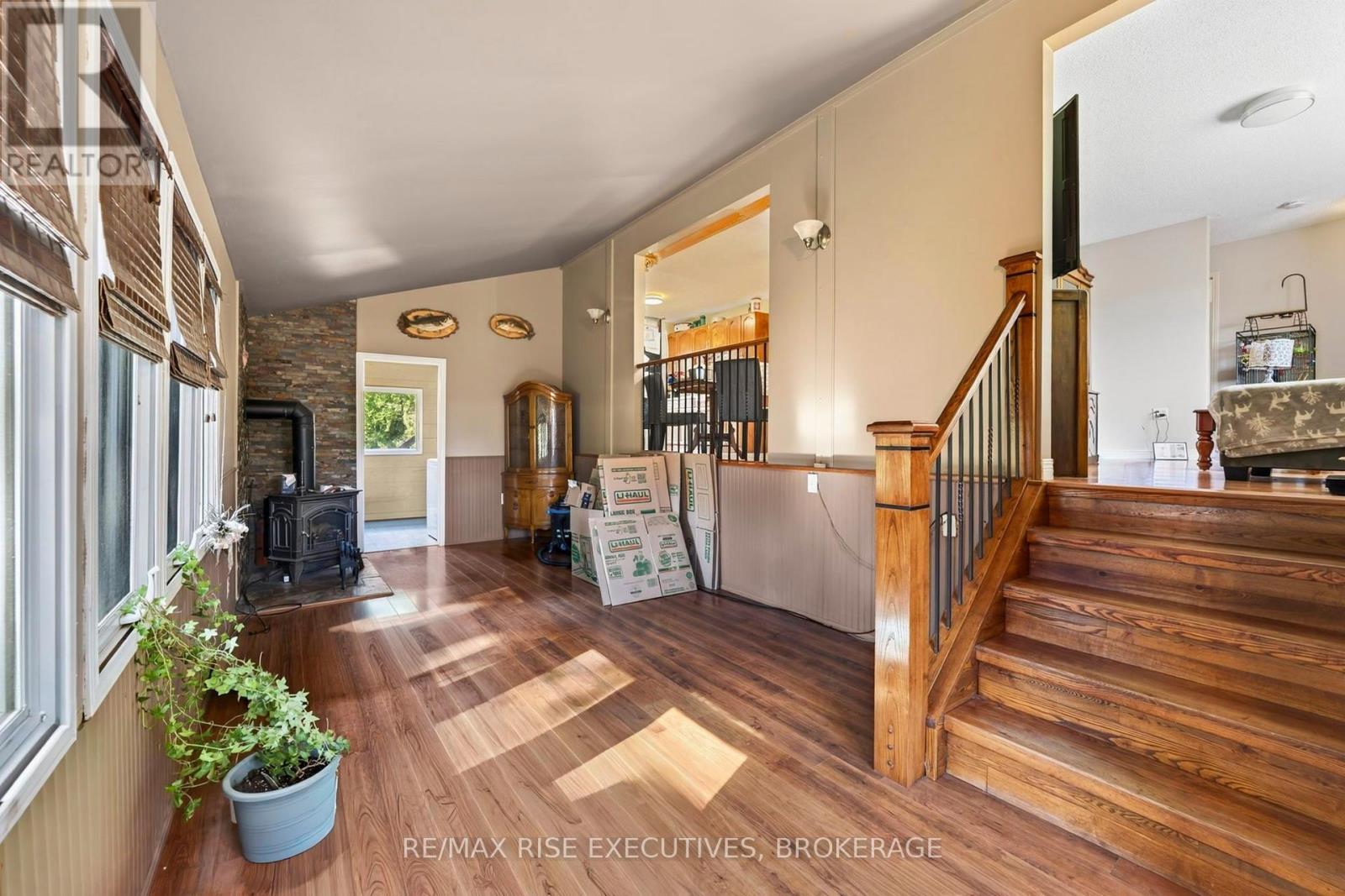 4259 Sydenham Road Property Photo 4