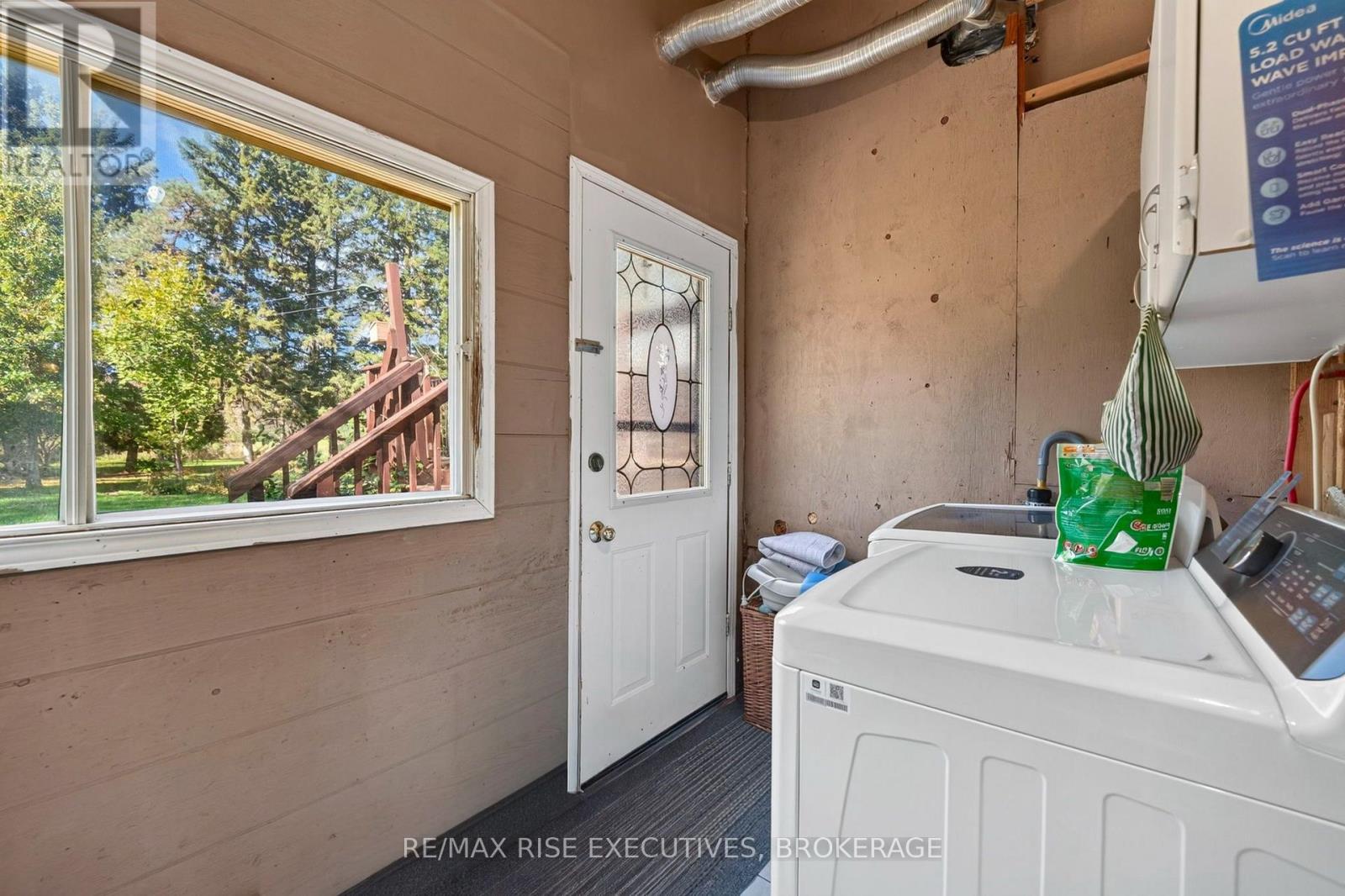 4259 Sydenham Road Property Photo 6