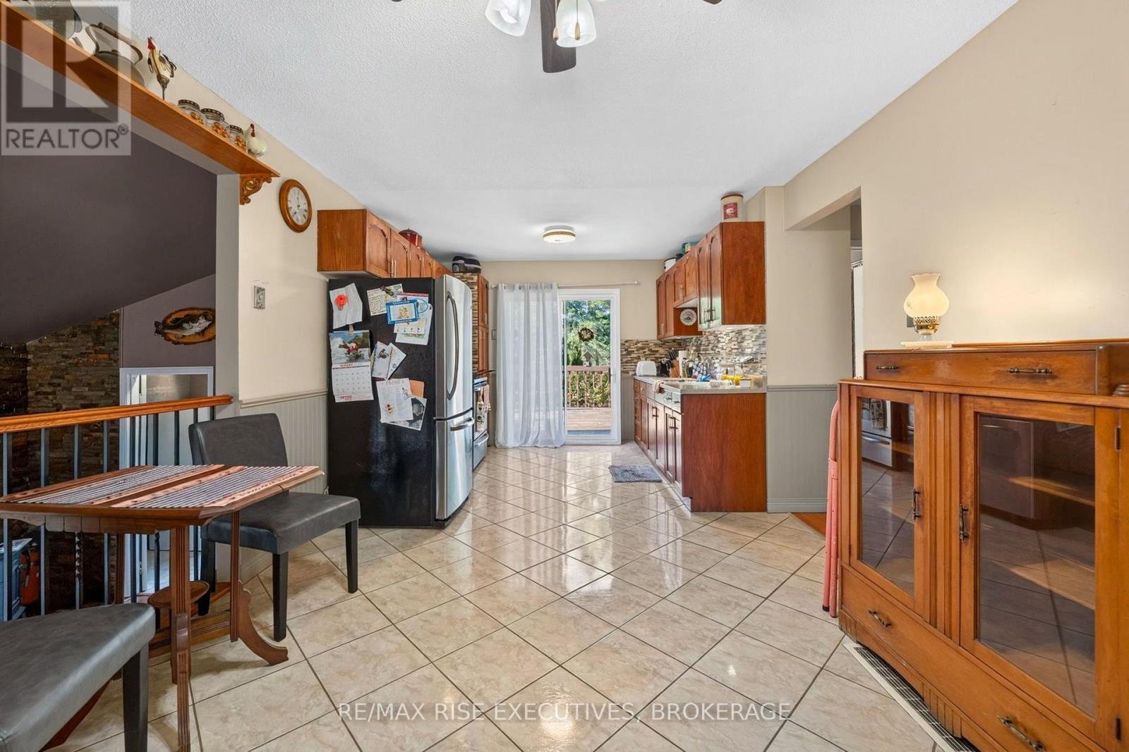 4259 Sydenham Road Property Photo 9