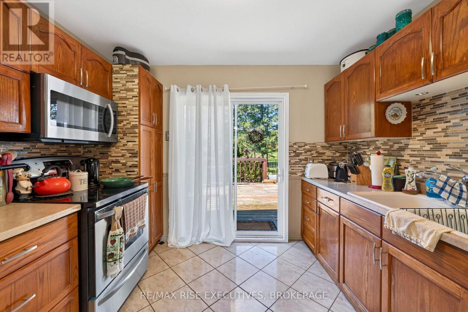 4259 Sydenham Road Property Photo 11