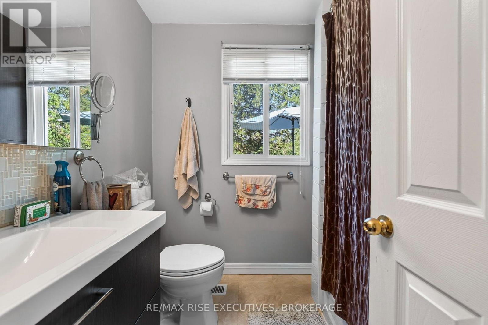 4259 Sydenham Road Property Photo 13