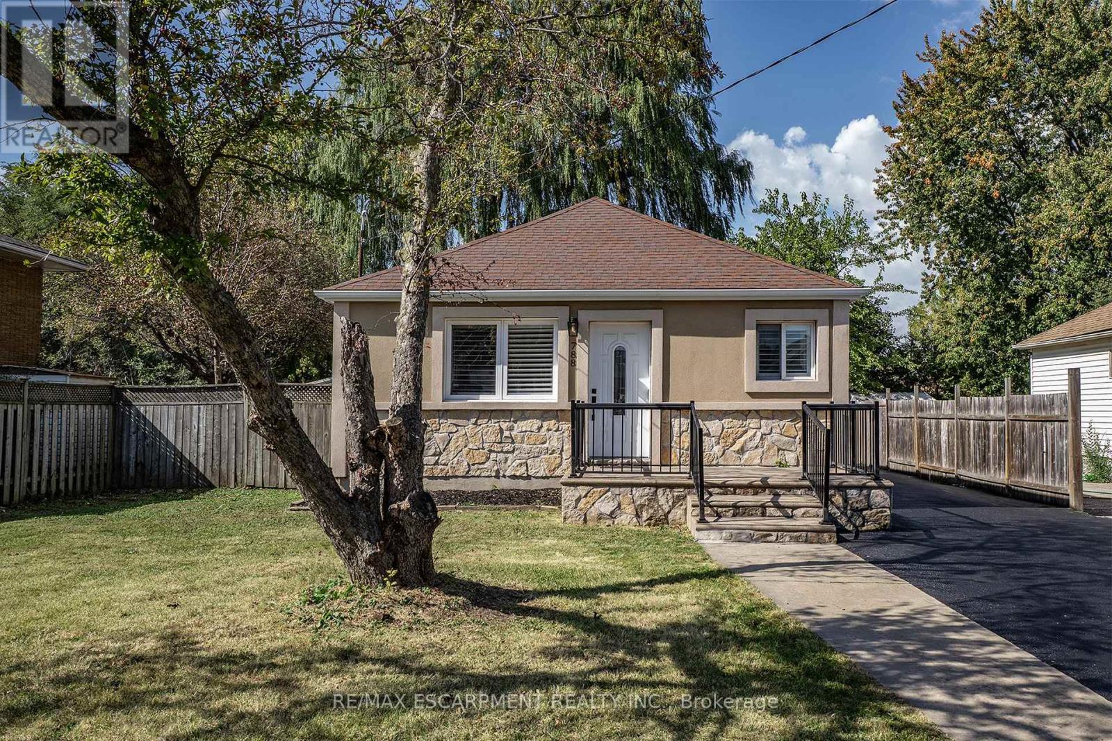 788 Upper Gage Avenue Property Photo 1