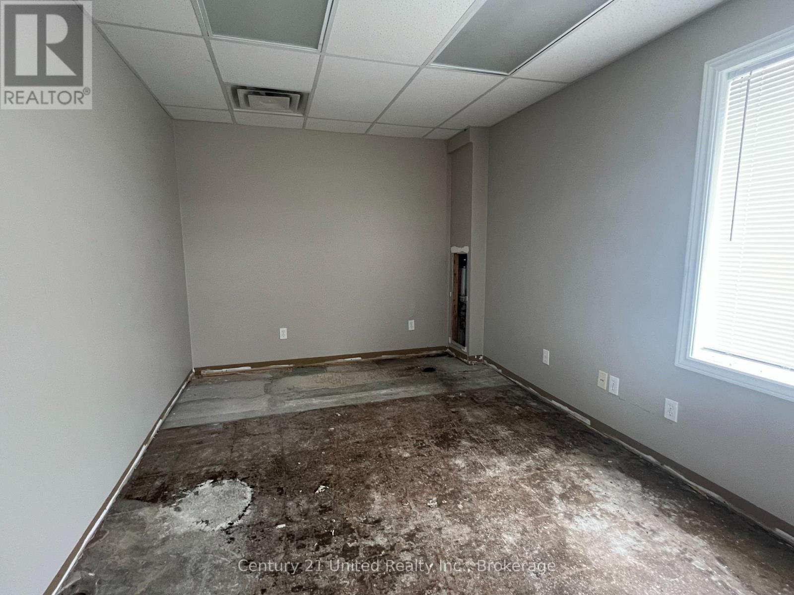 277 Lansdowne Street E Property Photo 7
