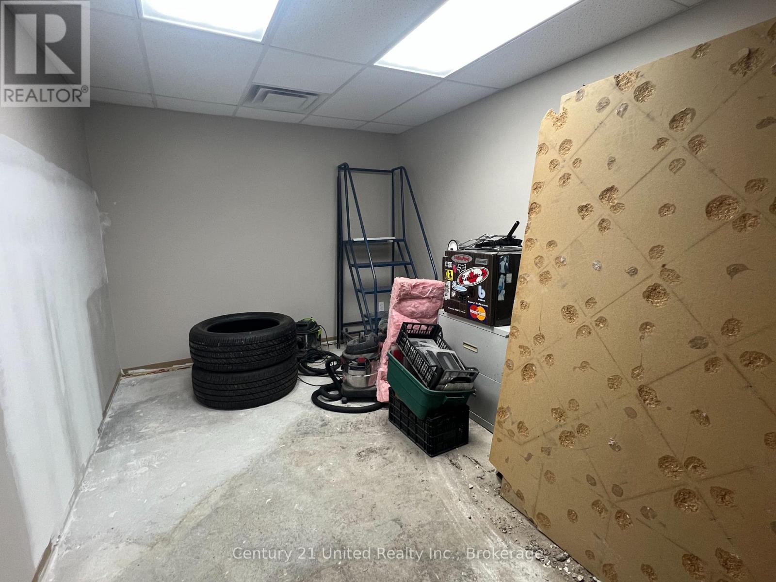 277 Lansdowne Street E Property Photo 8
