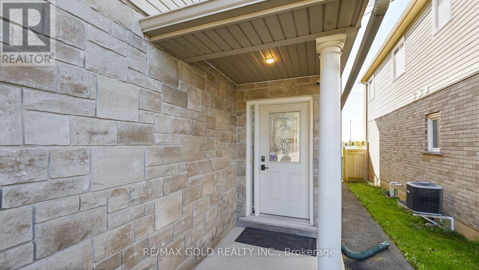 8596 Milomir Street Property Photo 4