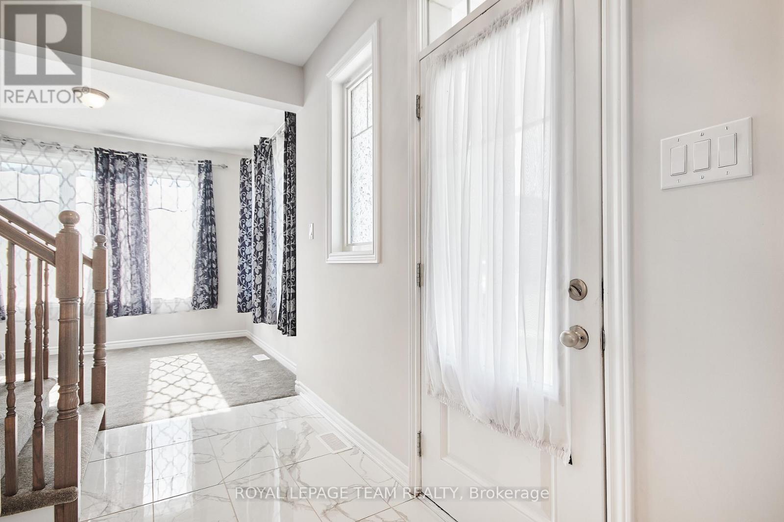 221 Merak Way Property Photo 3