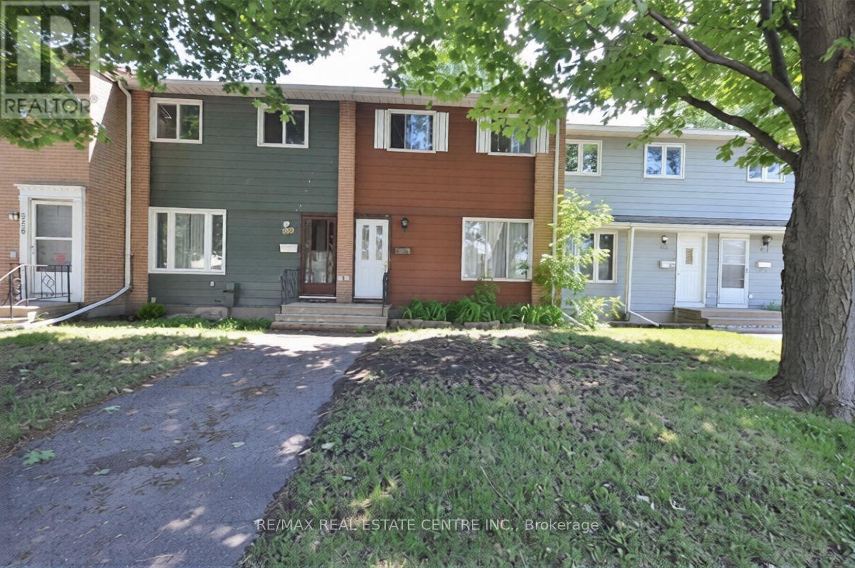 960 Meadowlands Drive Property Photo 2