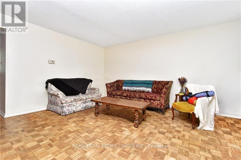 960 Meadowlands Drive Property Photo 4