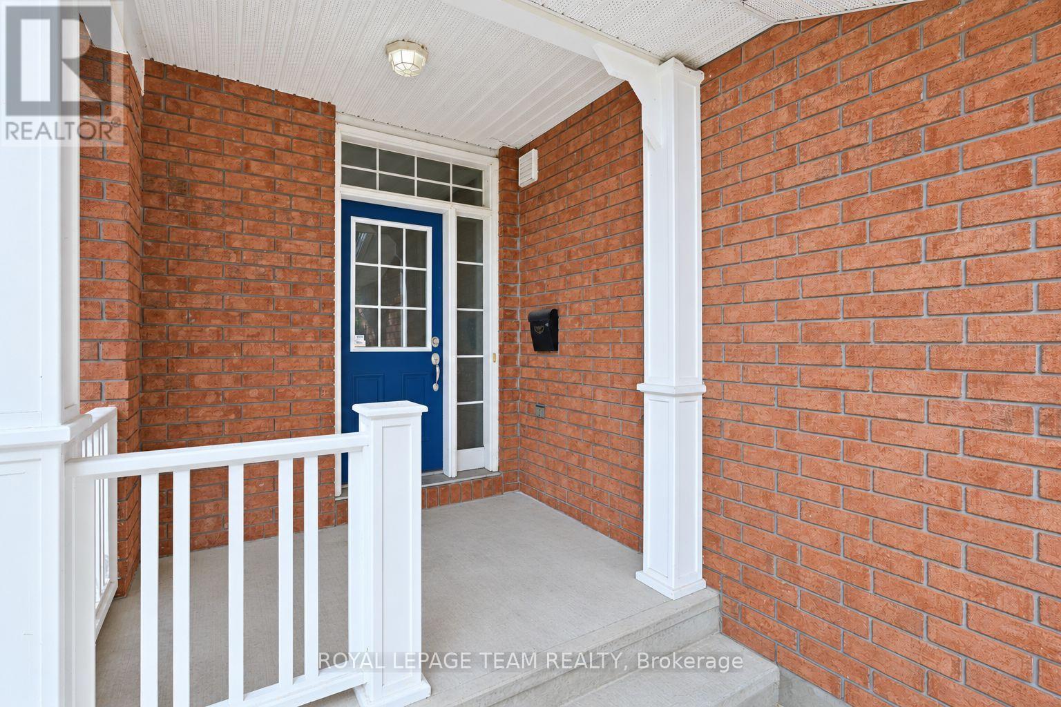 965 Markwick Crescent Property Photo 2