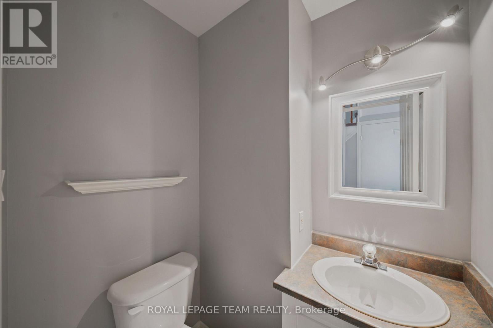 965 Markwick Crescent Property Photo 4