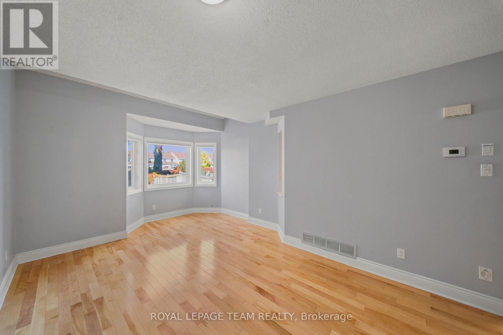 965 Markwick Crescent Property Photo 6