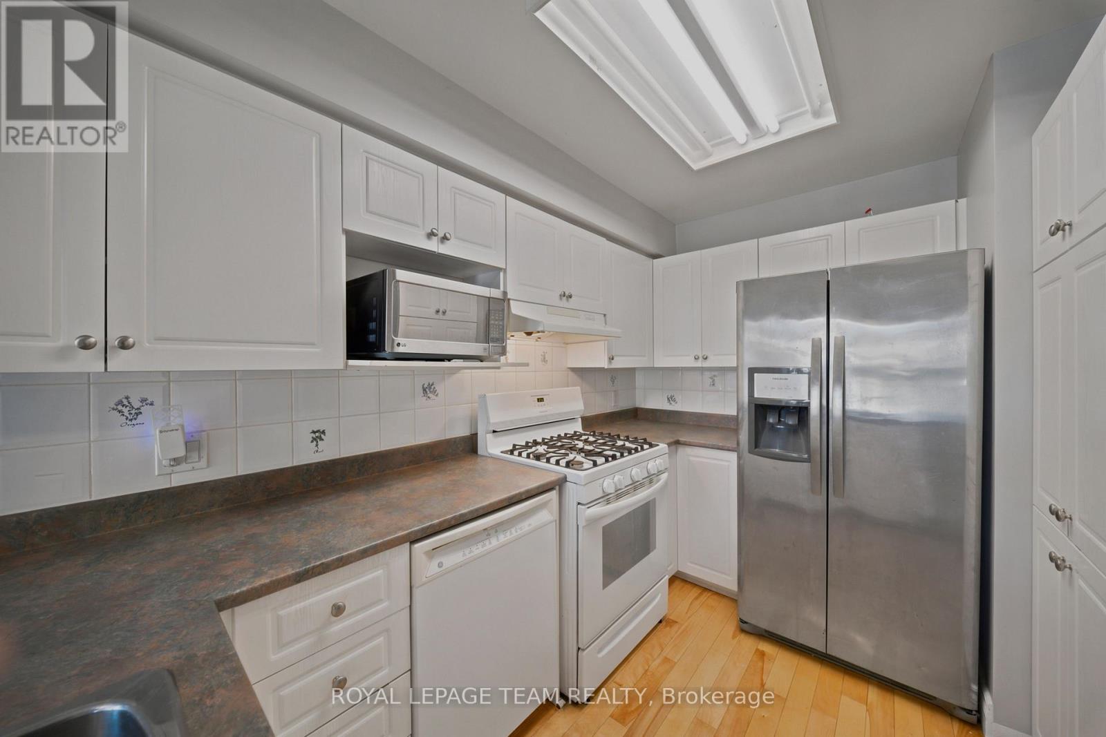 965 Markwick Crescent Property Photo 8