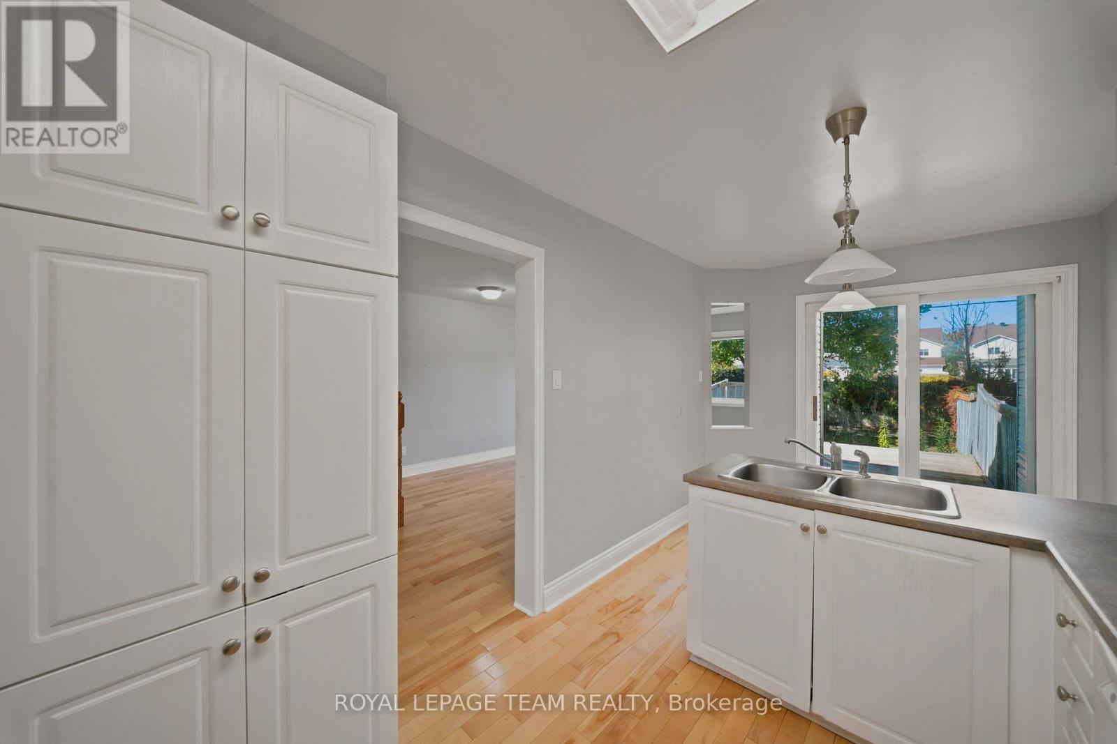 965 Markwick Crescent Property Photo 9