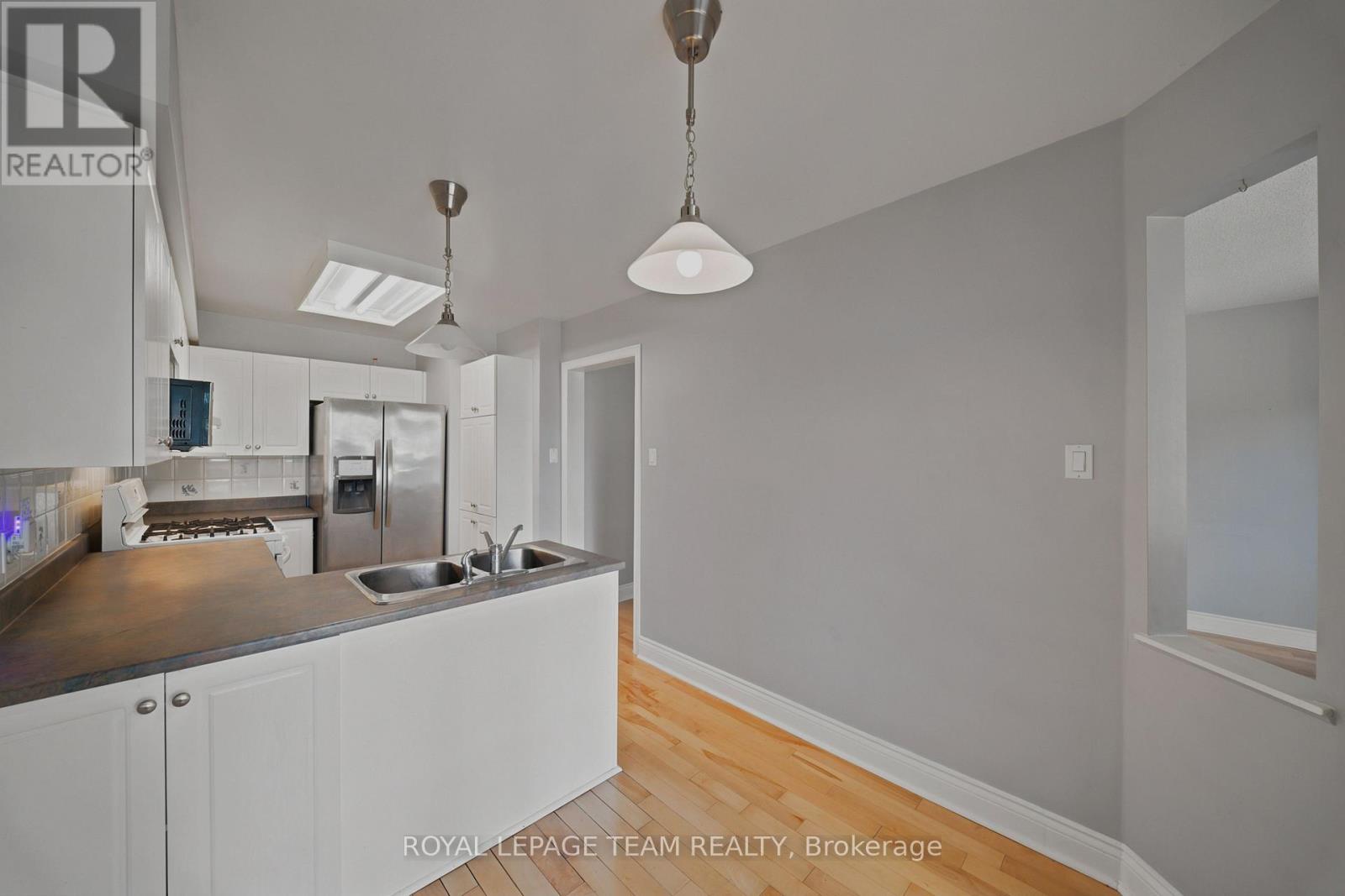 965 Markwick Crescent Property Photo 11