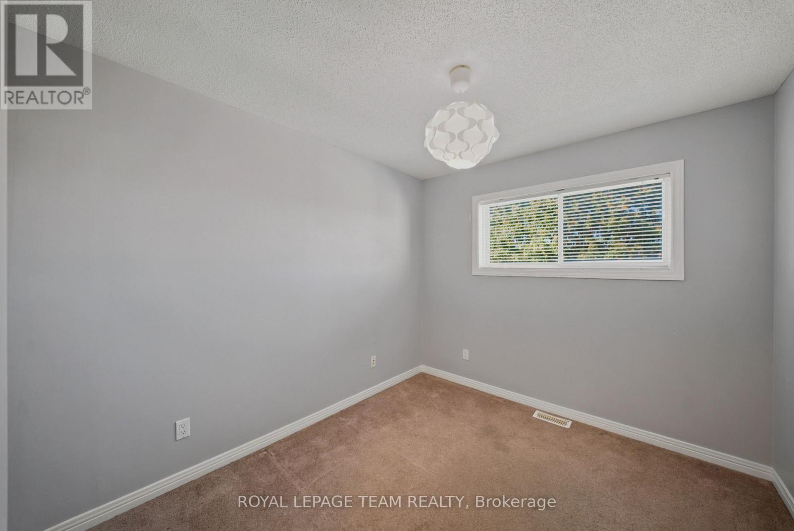 965 Markwick Crescent Property Photo 15