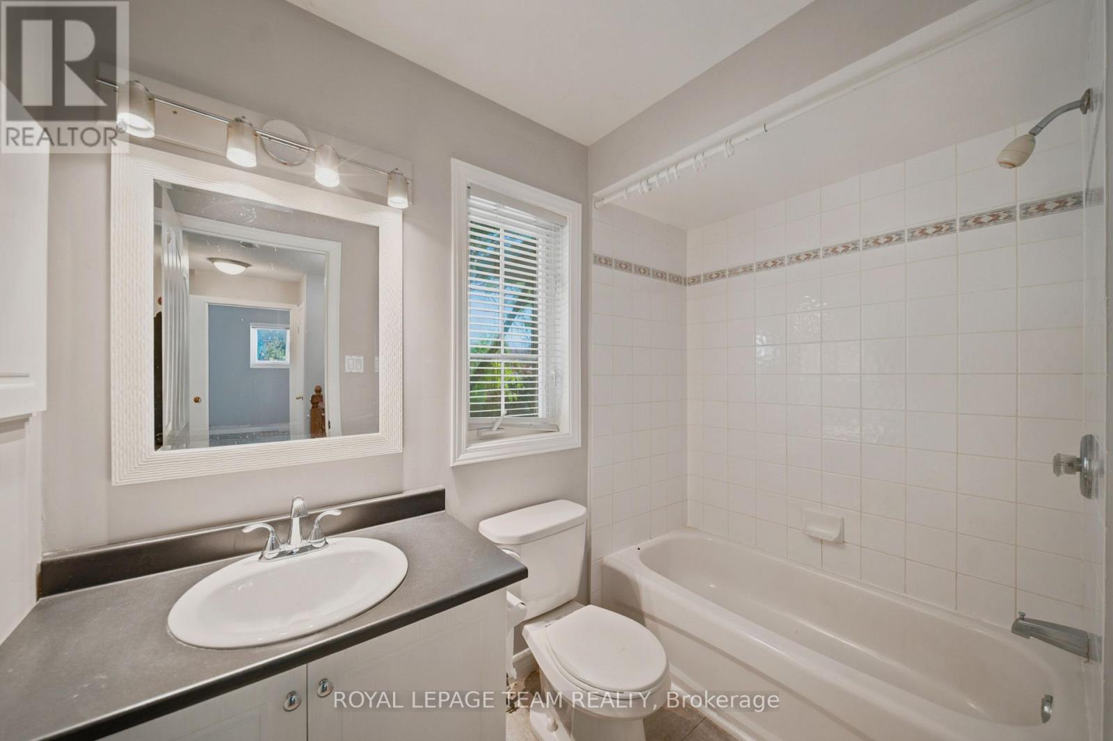 965 Markwick Crescent Property Photo 17