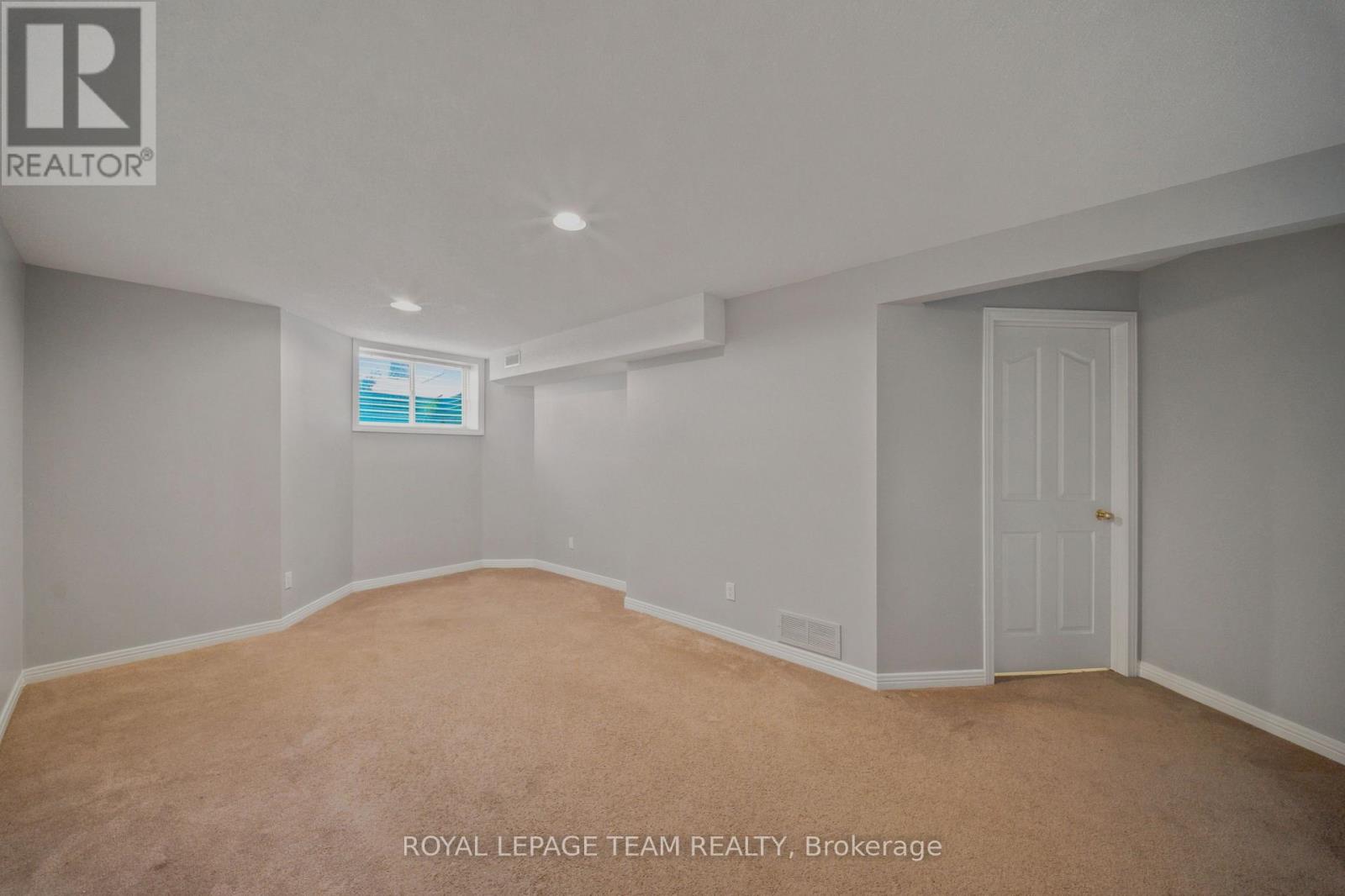 965 Markwick Crescent Property Photo 18
