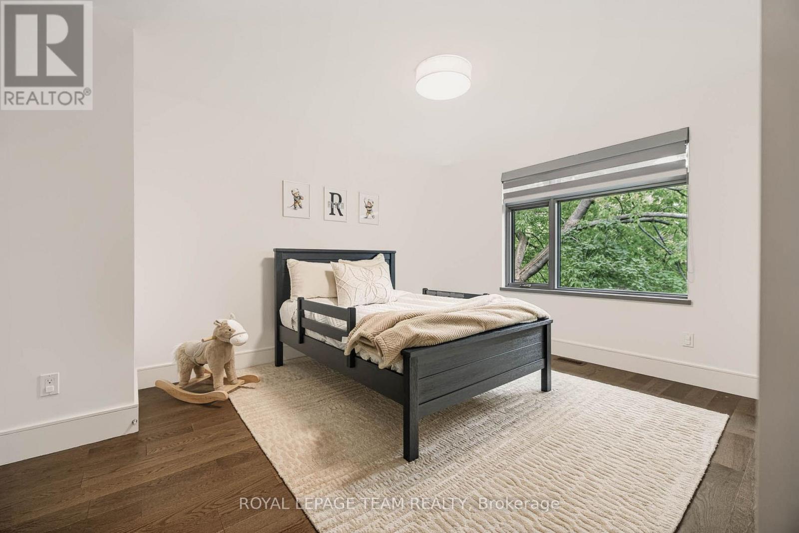 521 Westminster Avenue Property Photo 38