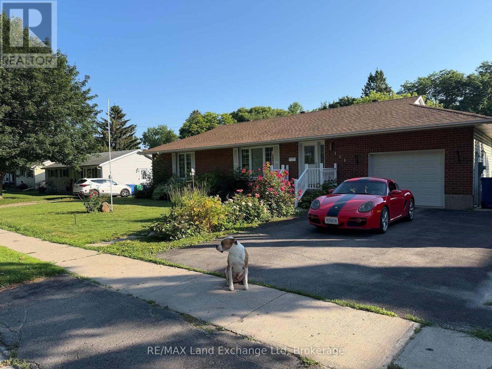 115 Victoria Street W Property Photo 1